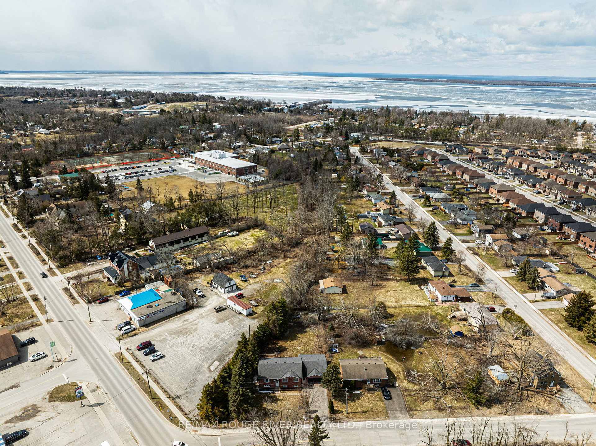 Property Photo: 495 Lakeland Crescent ON L0K 1A0