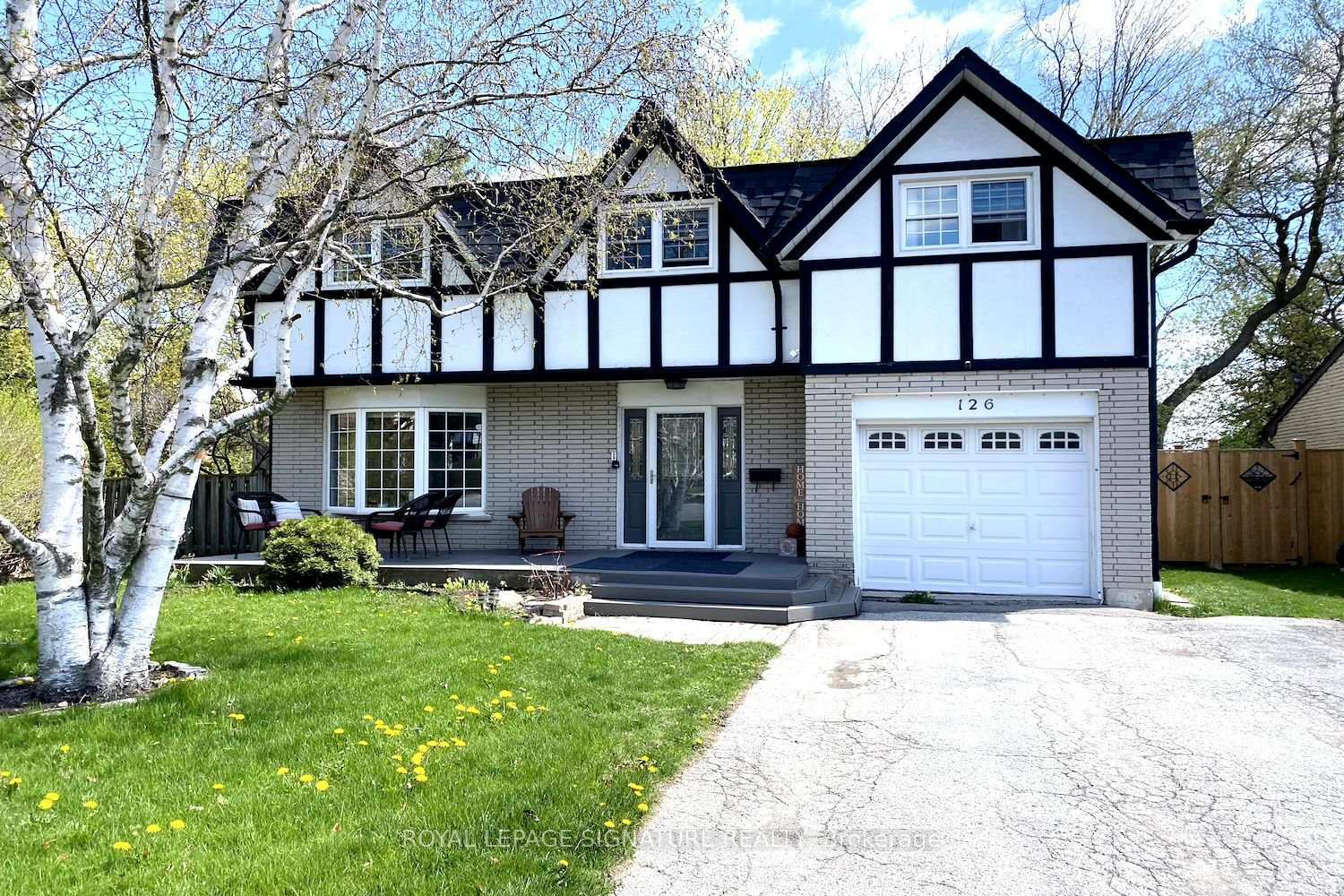 Property Photo:  126 Beaverbrook Court  ON M1C 3A9 