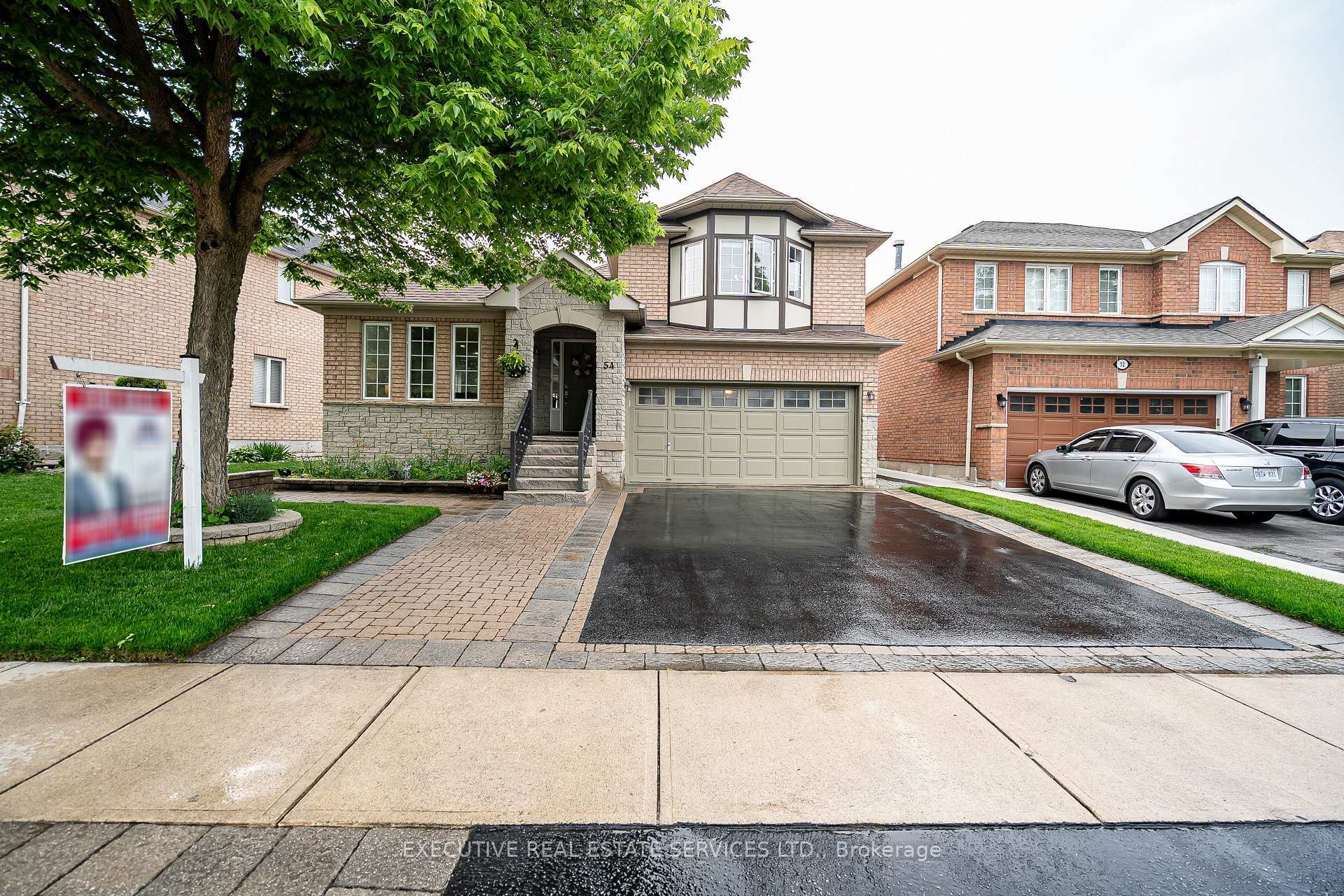 Property Photo: 54 Woodvalley Drive ON L7A 1Z3