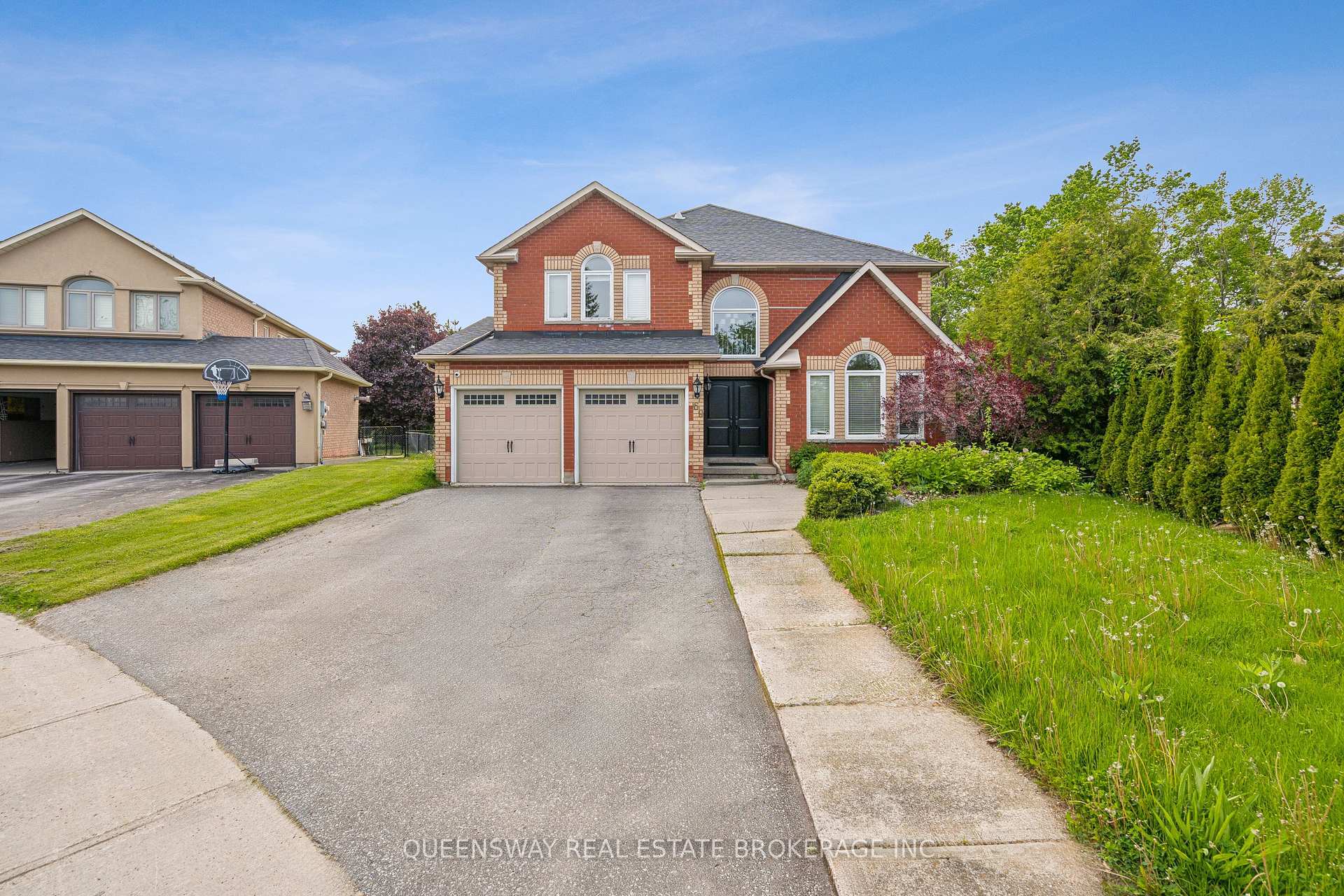 Property Photo: 69 Cityview Circle ON L4N 7V1