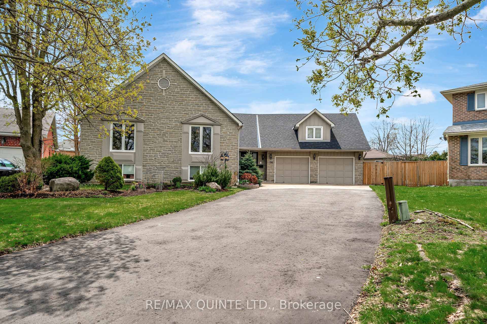 Property Photo: 14 Thompson Court ON K8P 5C3