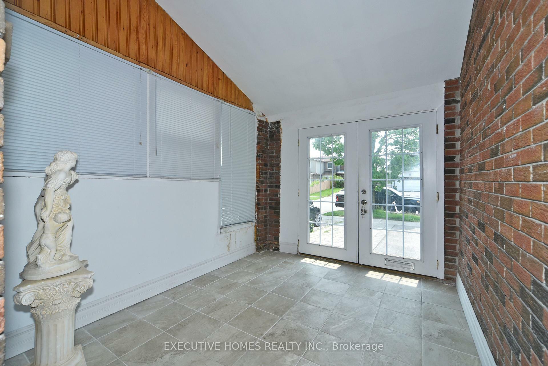 Property Photo: 194 Braymore Boulevard ON M1B 2G8