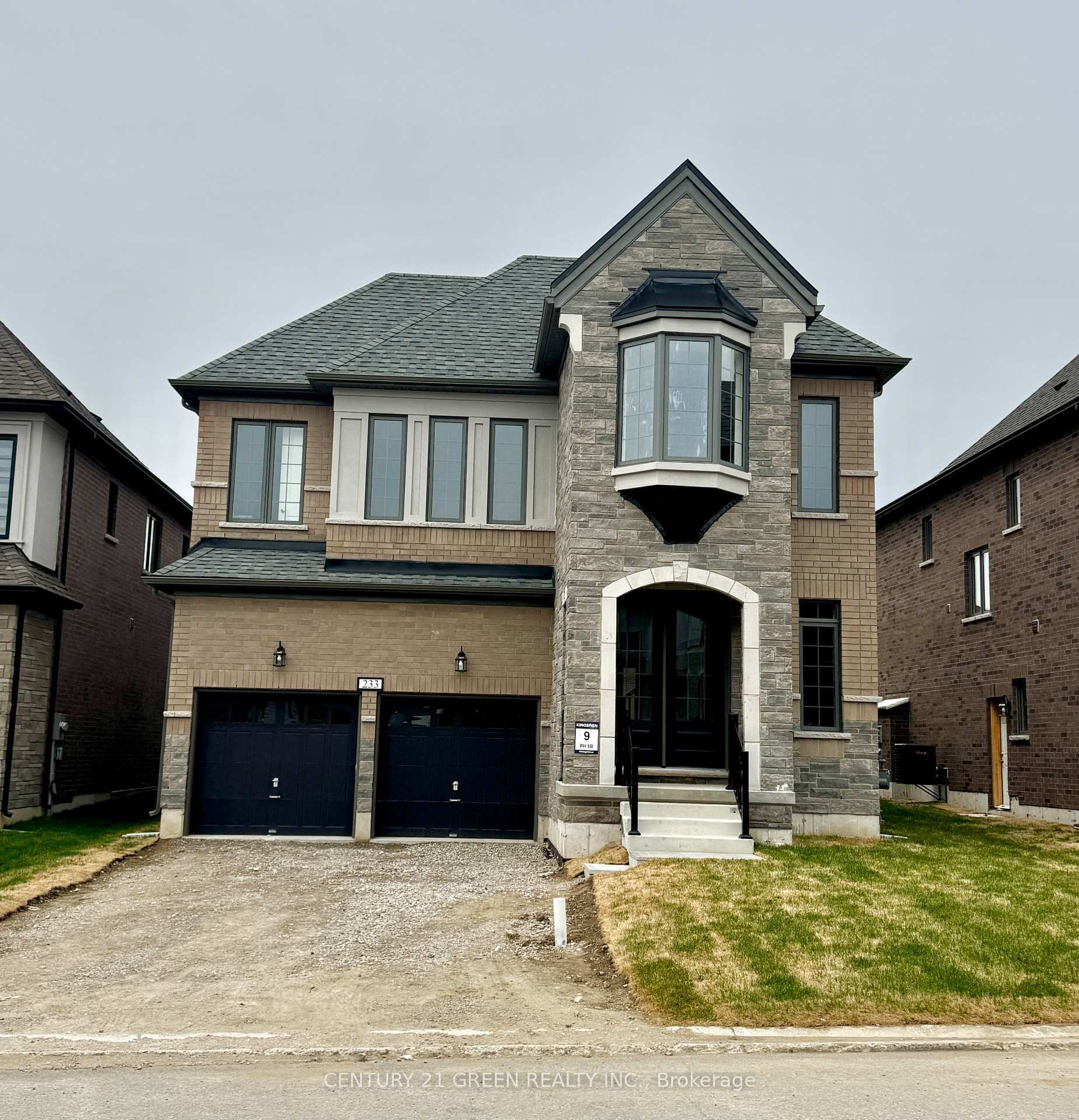 Property Photo: 233 Harwood Avenue ON N4T 0P3