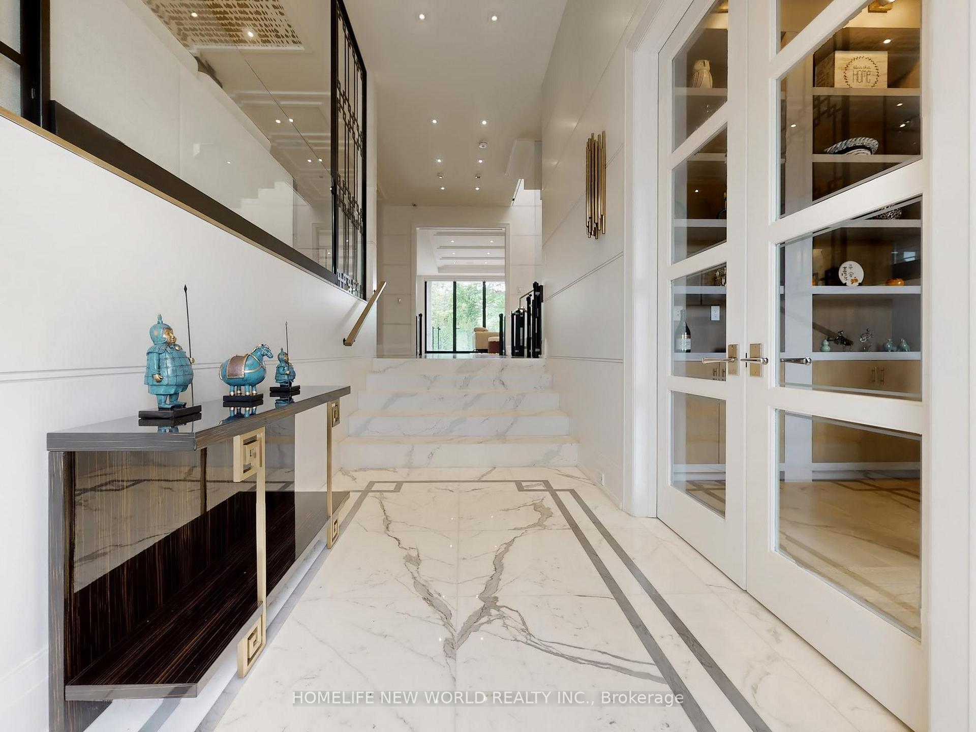 Property Photo: 154 Yonge Boulevard ON M5M 3H4