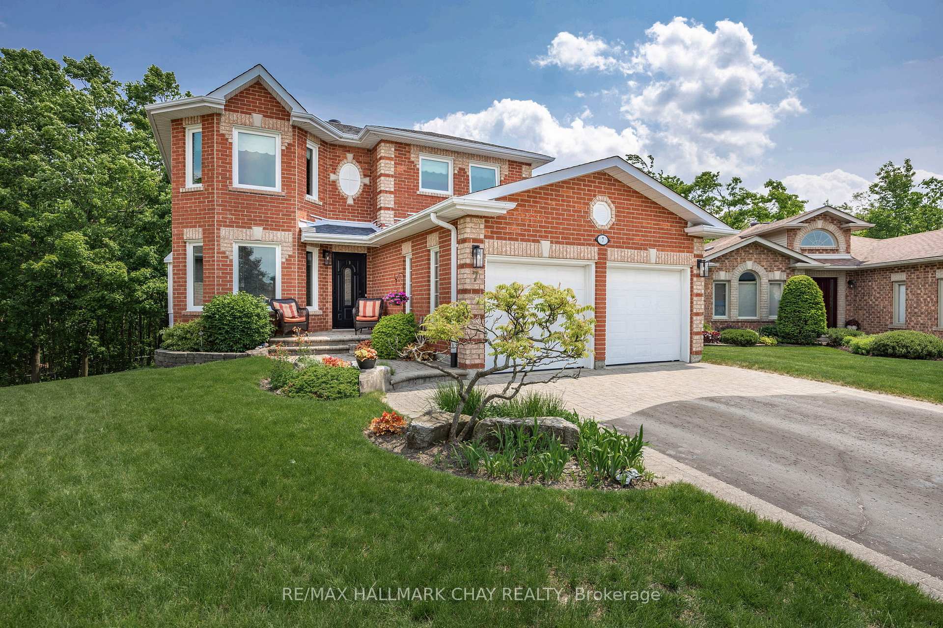Property Photo: 7 Maw Court ON L4N 7X7