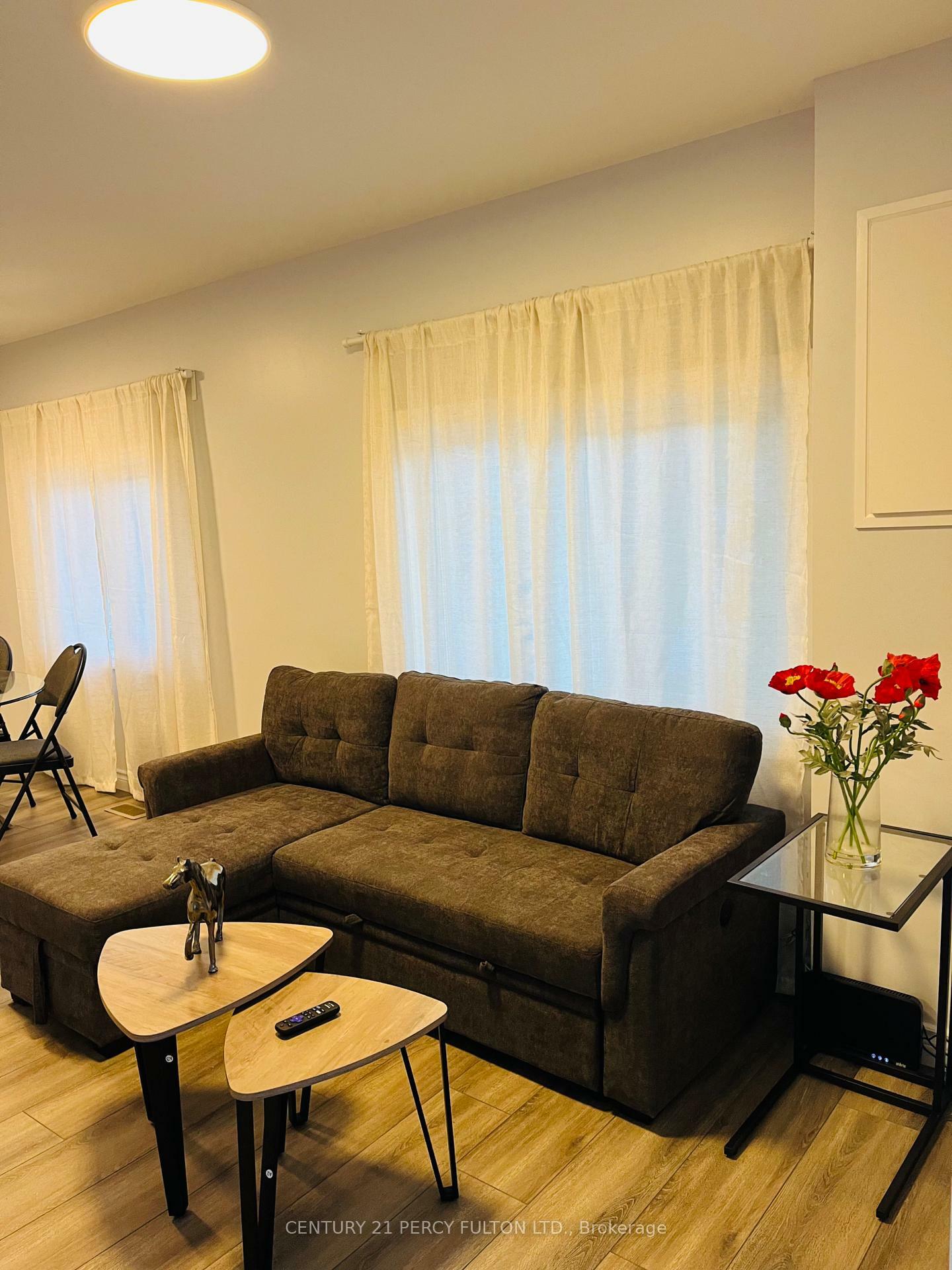 Property Photo: 912 Beechwood Avenue ON L5G 4E2