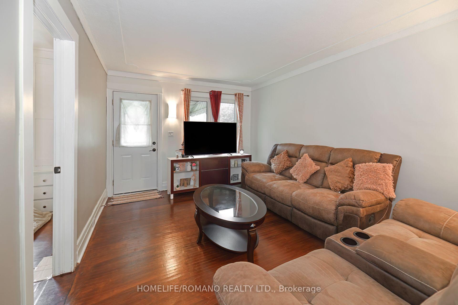 Property Photo: 45 Wexford Avenue N ON L8H 4M2