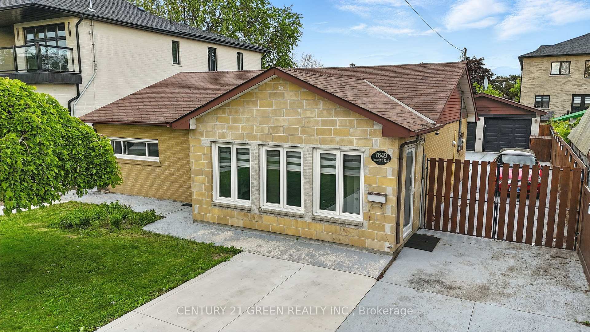Photo de la propriété:  7649 Redstone Road  ON L4T 2B7 