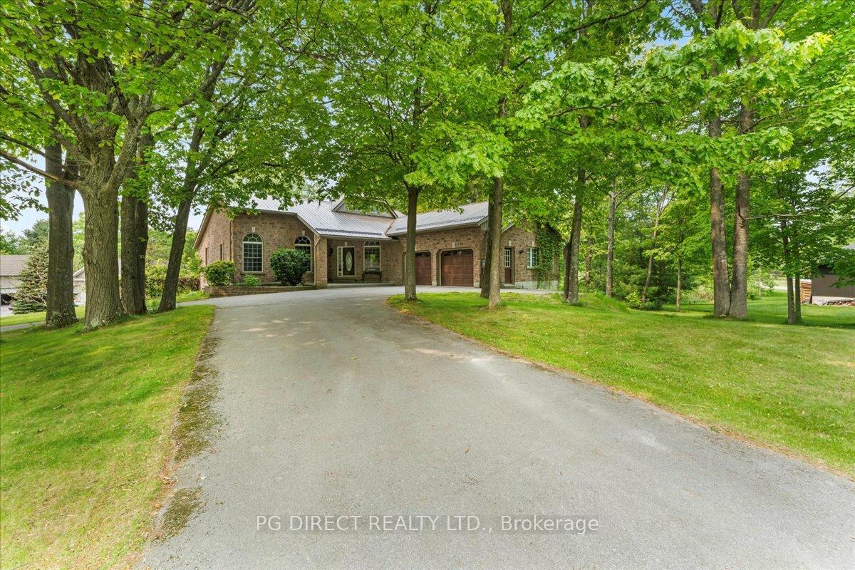 Property Photo: 10 Fraserglen Court ON K8V 5P4
