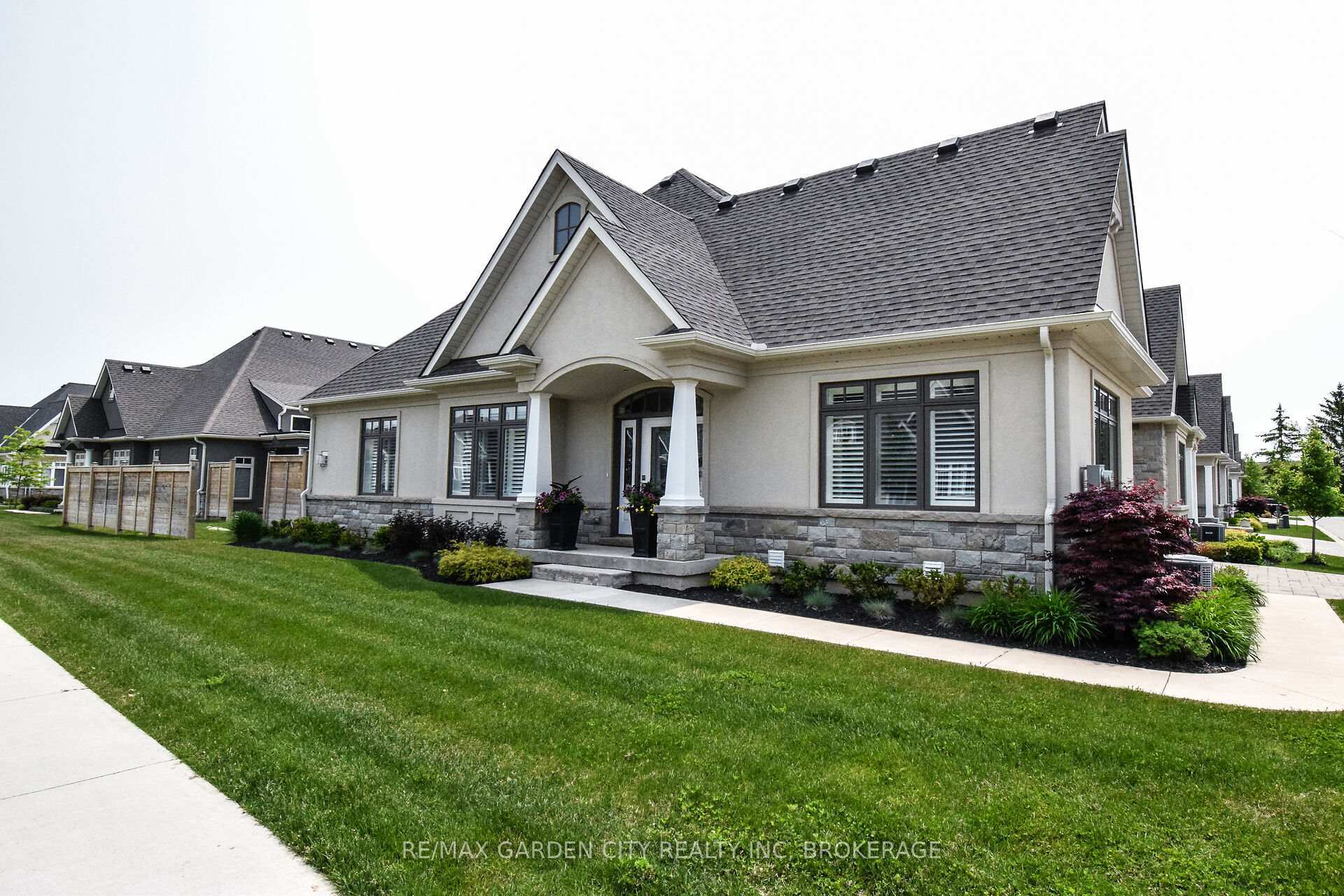 Property Photo: 2 Sassafras Row ON L0S 1N0