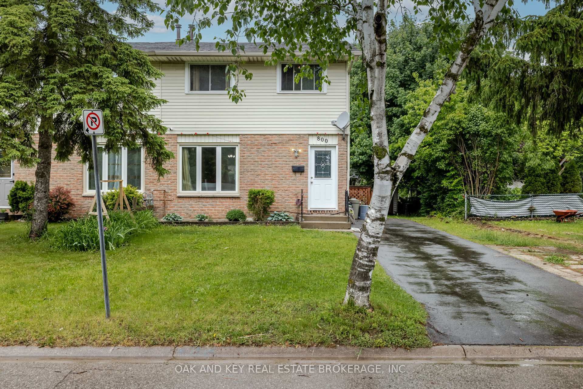 Property Photo: 800 Monsarrat Avenue E ON N5Y 4Y6