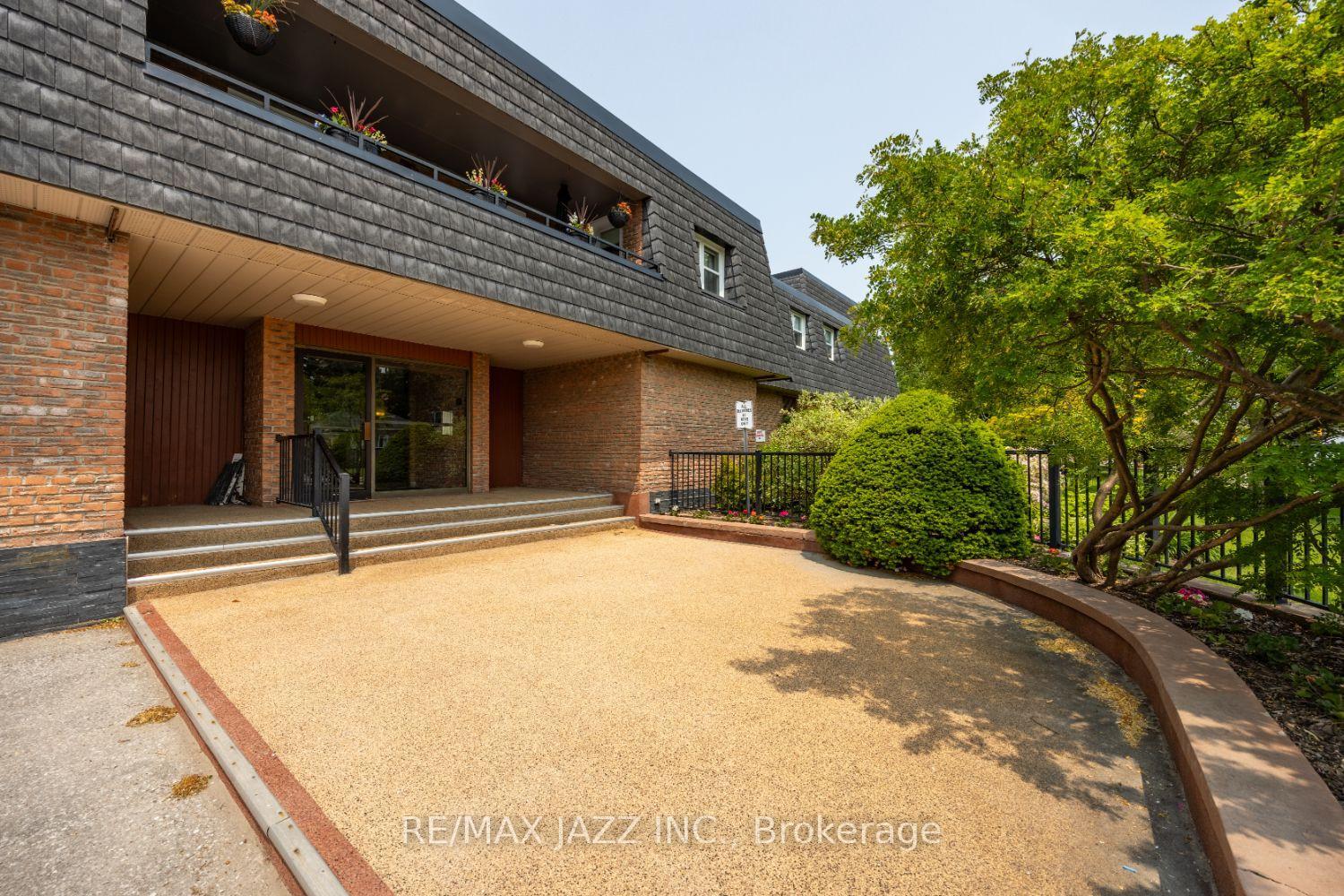 Property Photo: 580 Mary Street E 206 ON L1N 2R3
