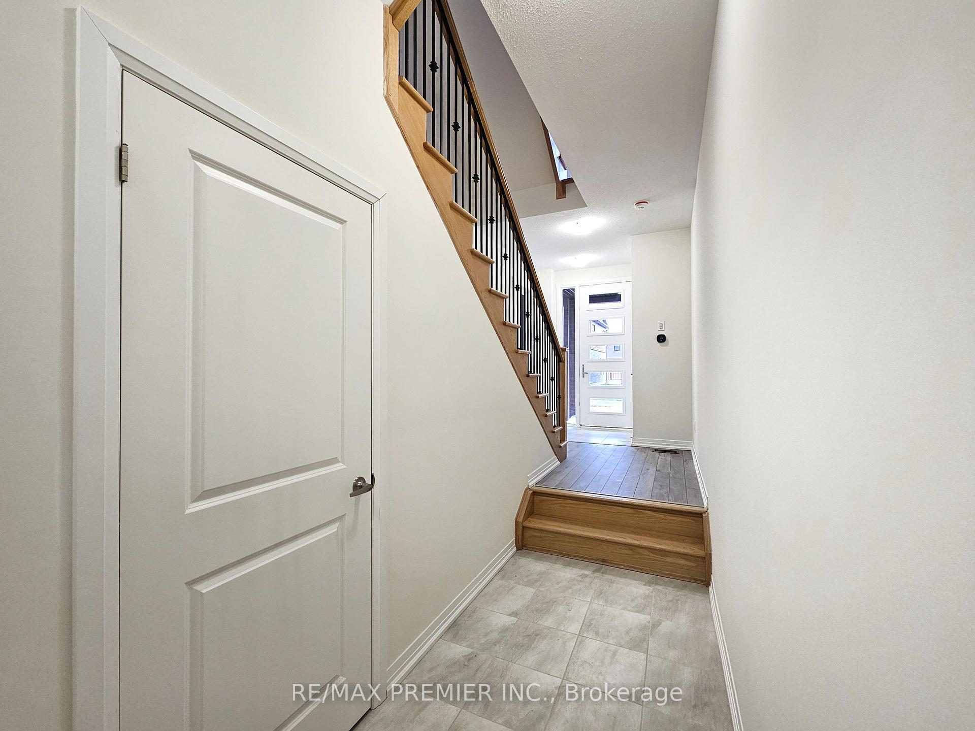 Property Photo: 142 Turnberry Lane ON L9J 0M3