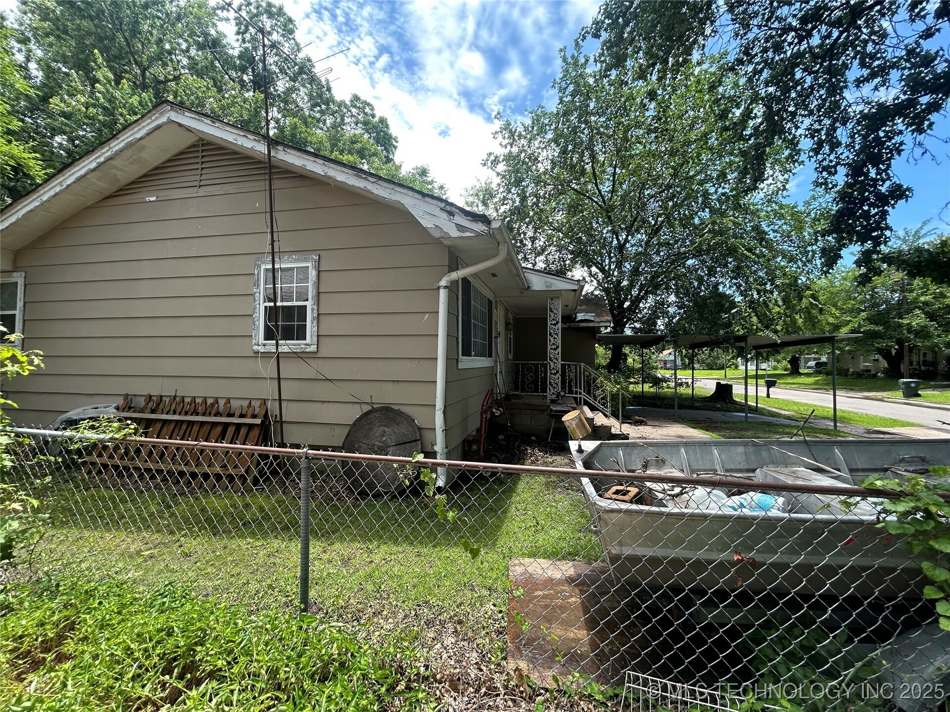 Property Photo: 1224 N F St OK 74403