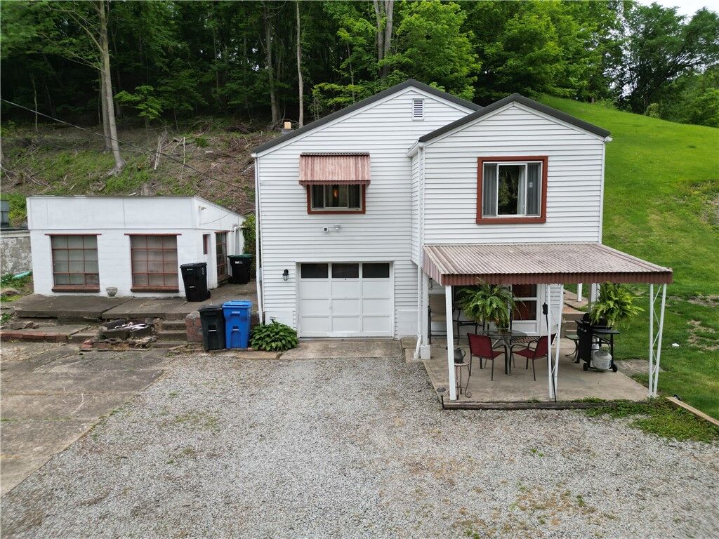 Property Photo: 1467 Hayden Boulevard PA 15037