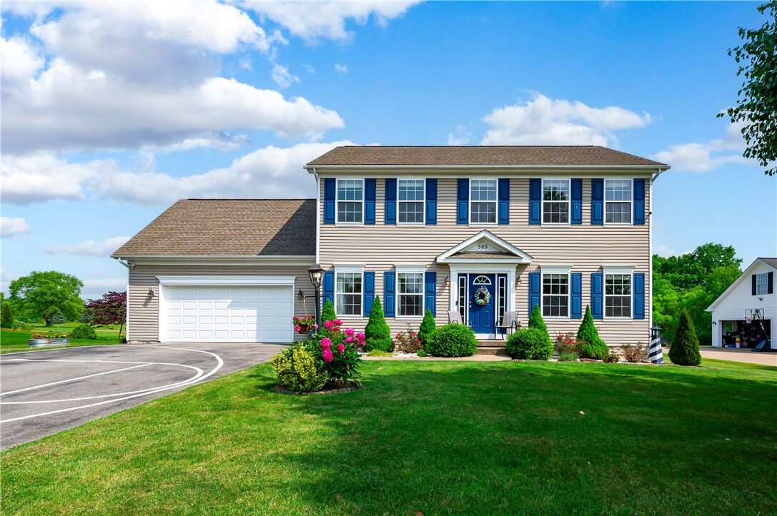 Property Photo:  565 Tara Ct  PA 16056 