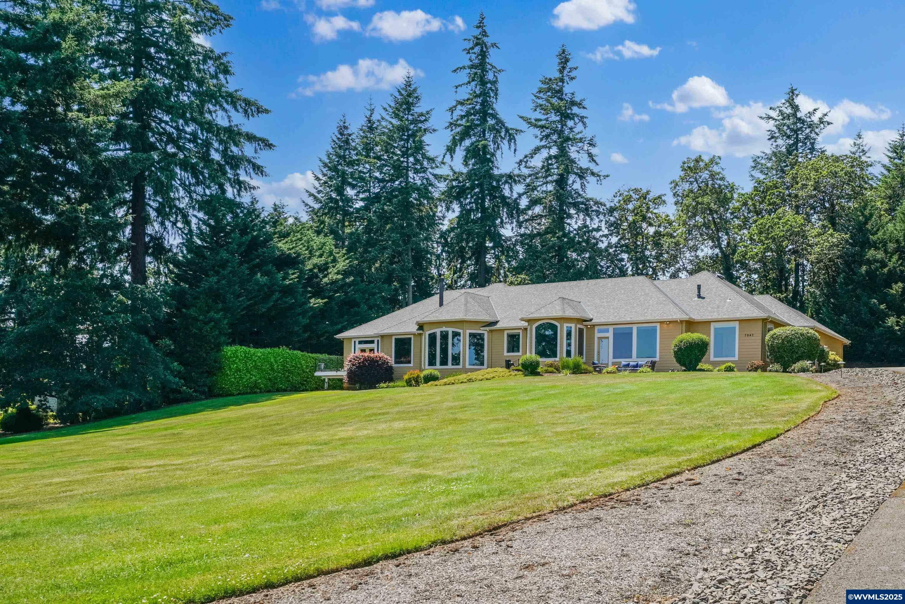 Property Photo: 7947 Lavender Ln SE OR 97392