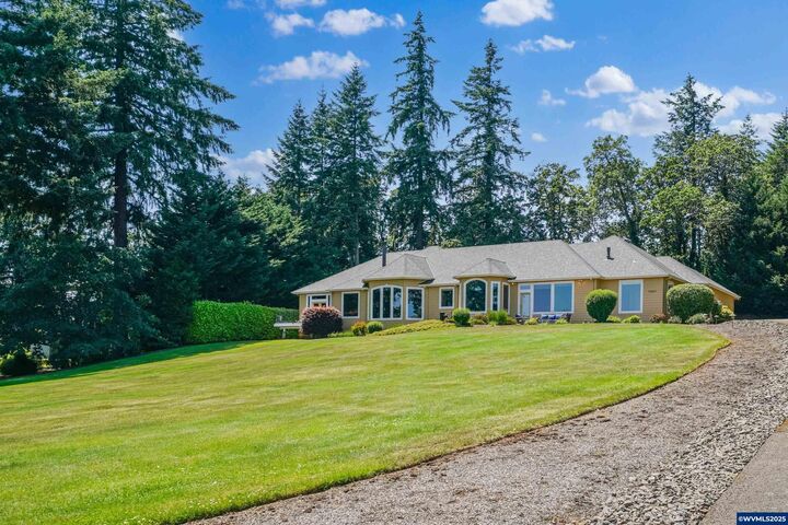 Property Photo: 7947 Lavender Ln SE OR 97392