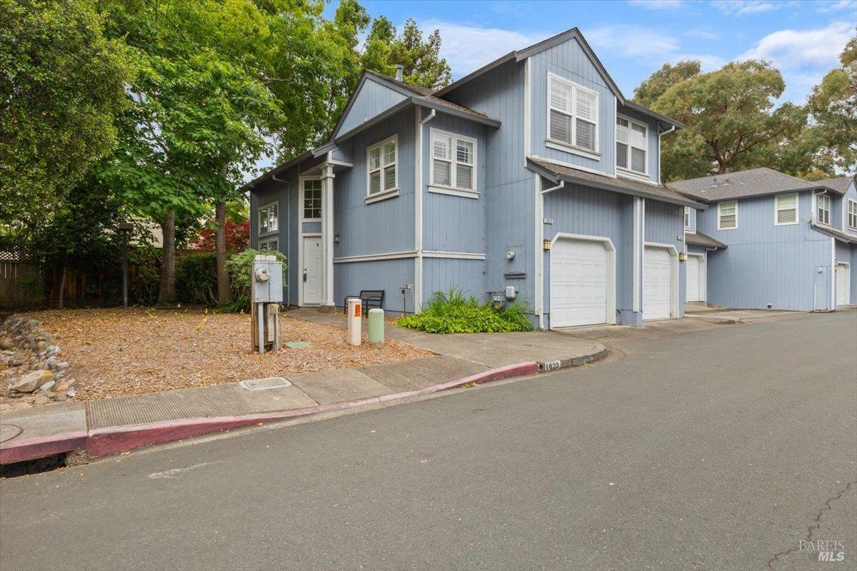 Property Photo: 1623 Pinebrook Place CA 95403