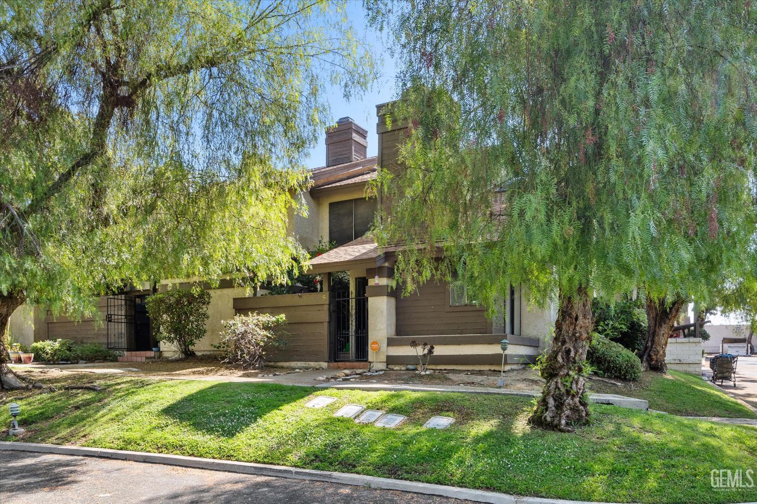 Property Photo:  3301 Columbus Street 5  CA 93306 