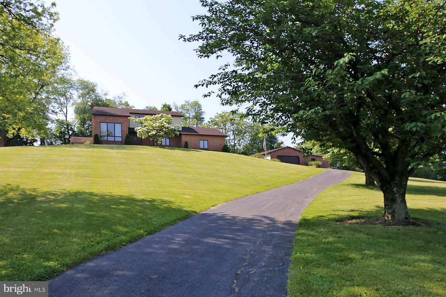 Property Photo: 10413 Jonestown Road PA 17003