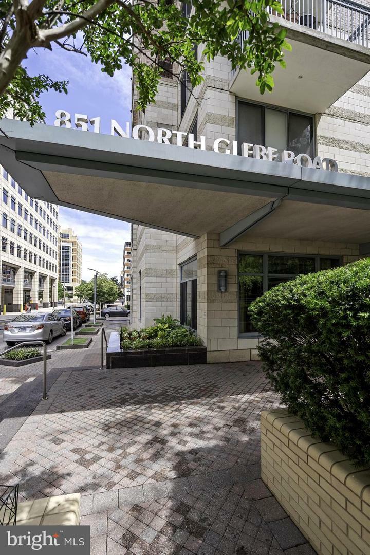 Property Photo: 851 N Glebe Road 1103 VA 22203