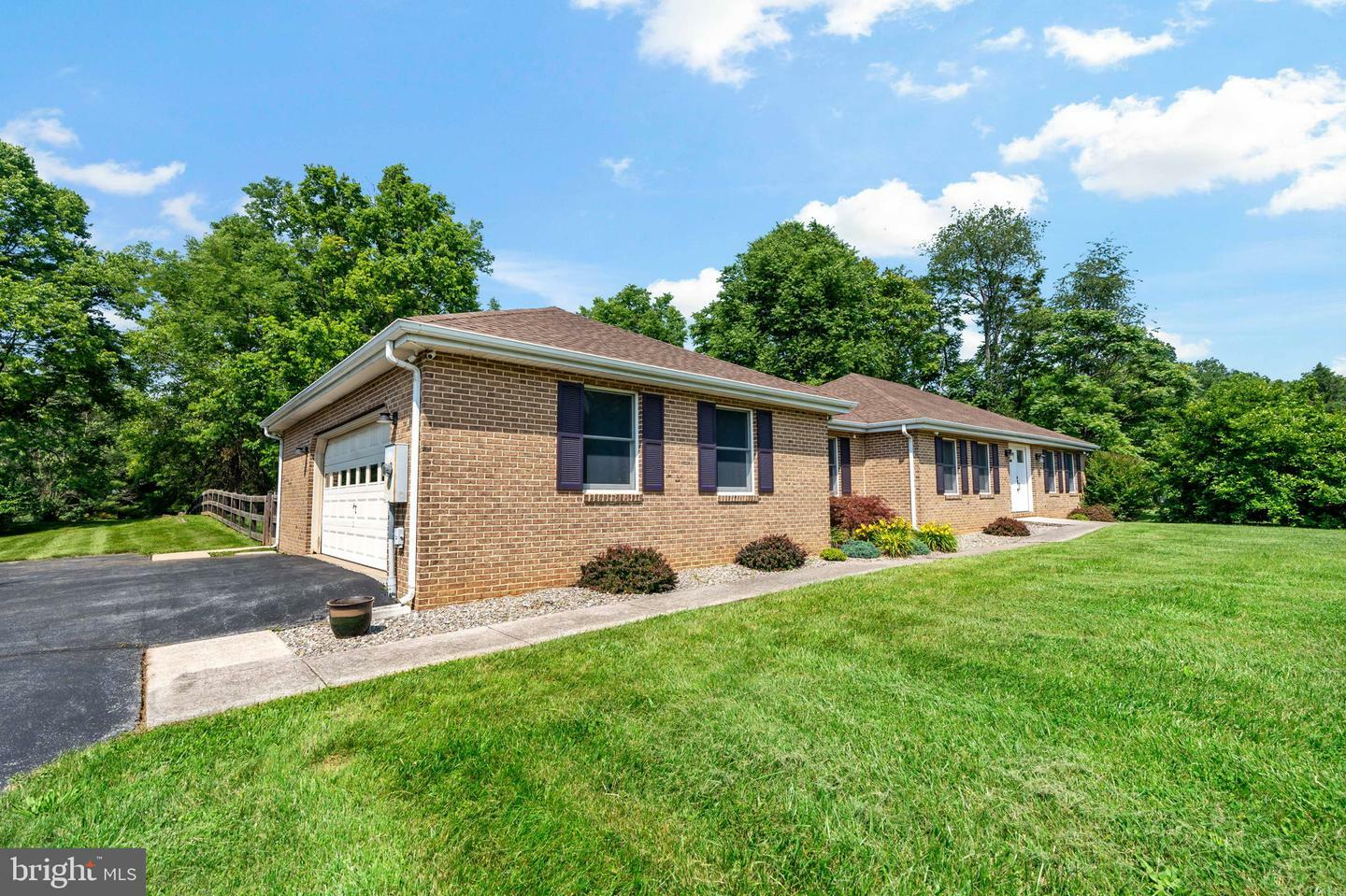 Property Photo: 117 Columbus Court WV 25404