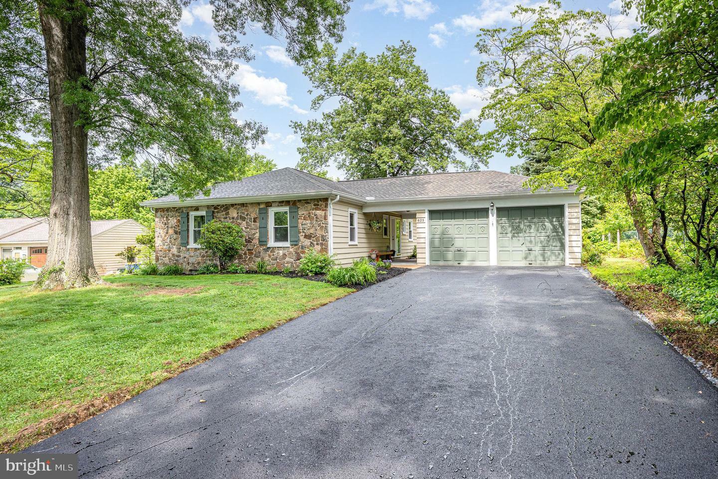 Property Photo: 625 Devon Road PA 17011