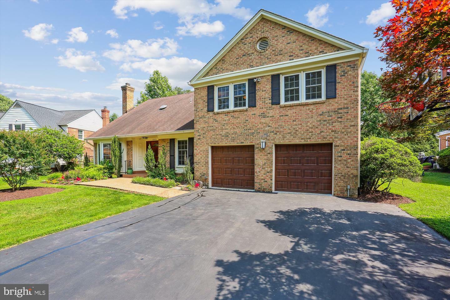 Property Photo: 12323 Overpond Way MD 20854