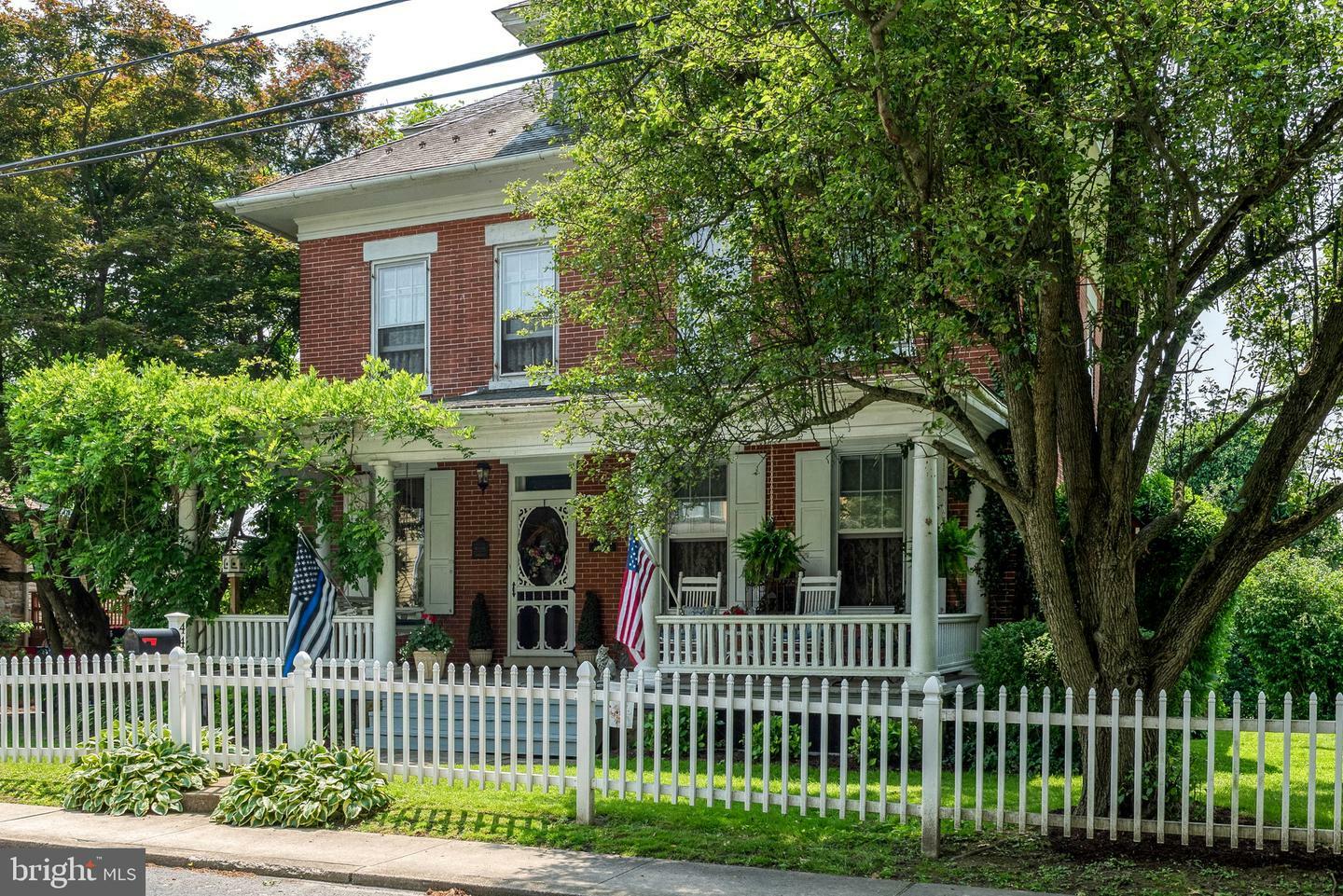 Property Photo: 44 W Cottage Avenue PA 17551