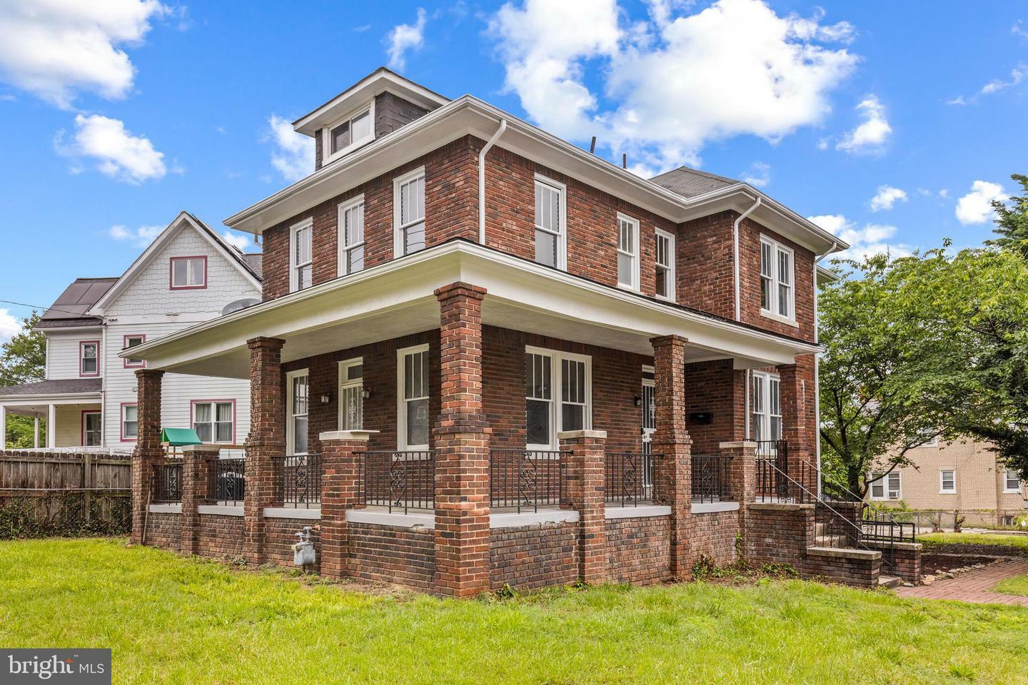 Property Photo: 1600 Girard Street NE DC 20018