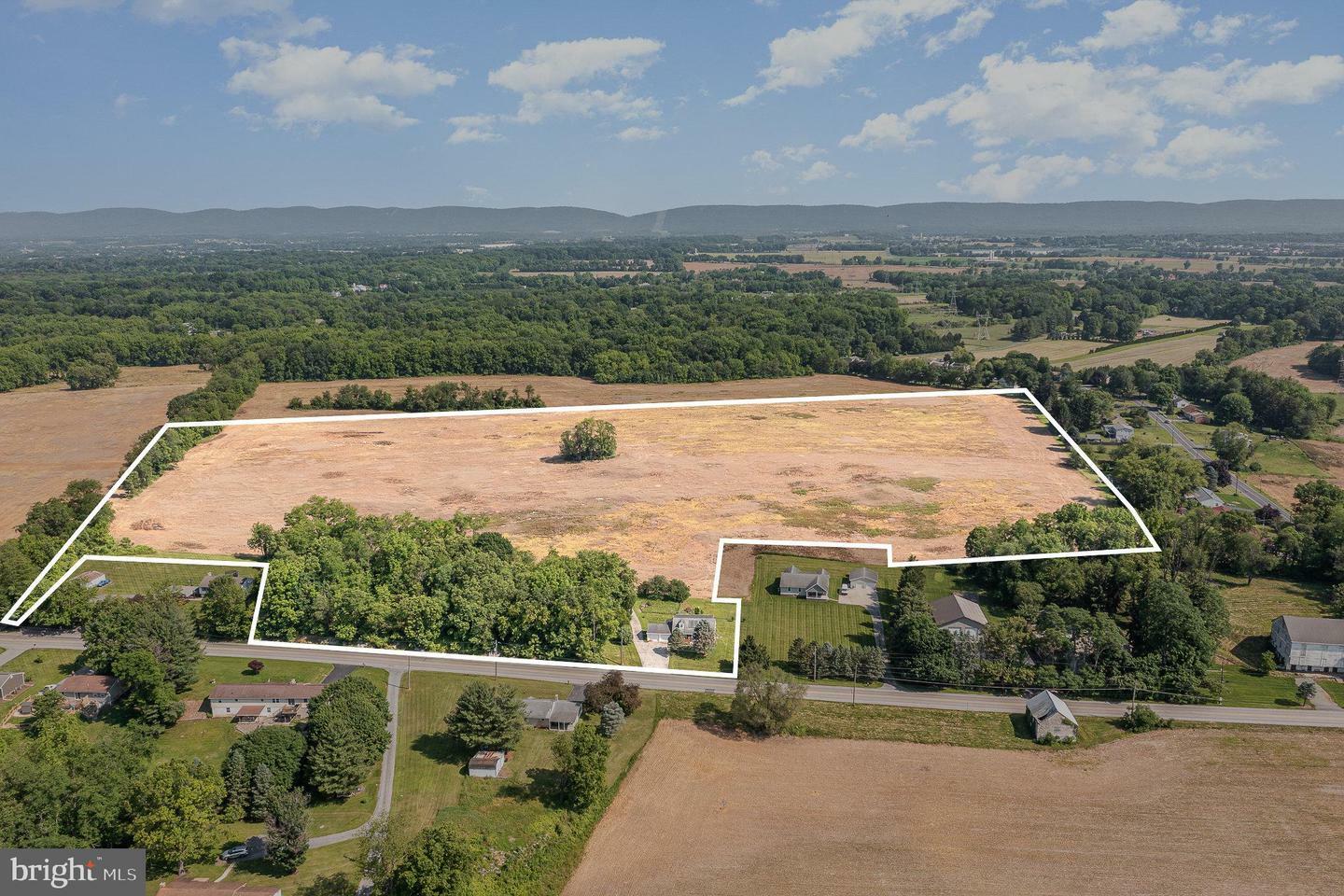 Property Photo: 1370 W Trindle Road PA 17015