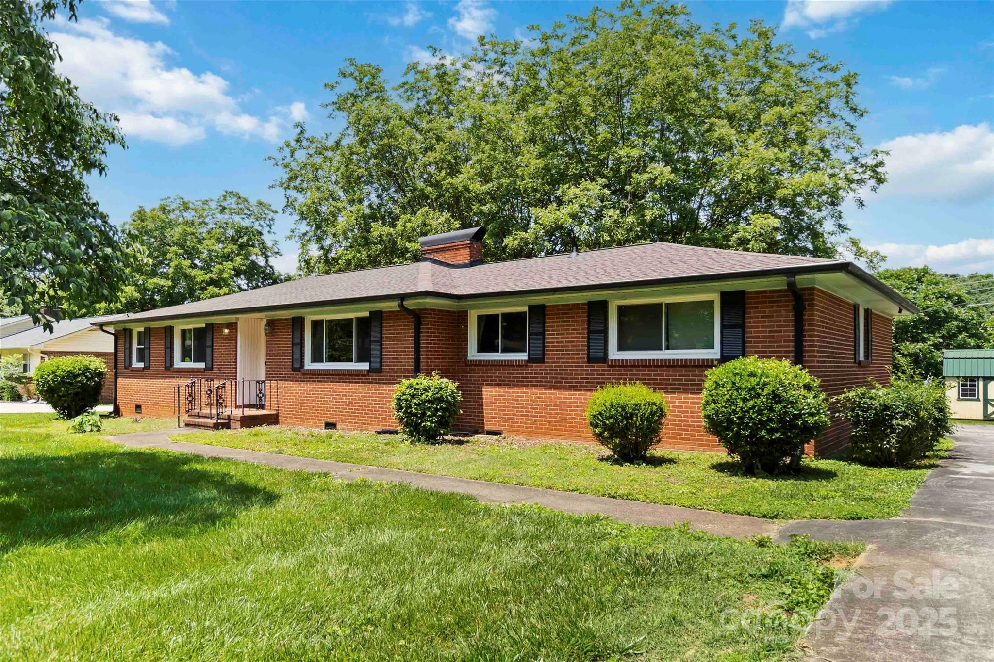 Property Photo: 5111 Tewkesbury Road NC 28269