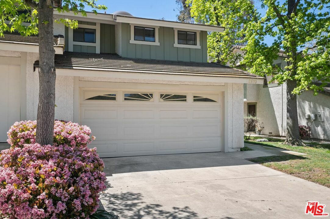Property Photo: 2570 Calle Abedul CA 91360