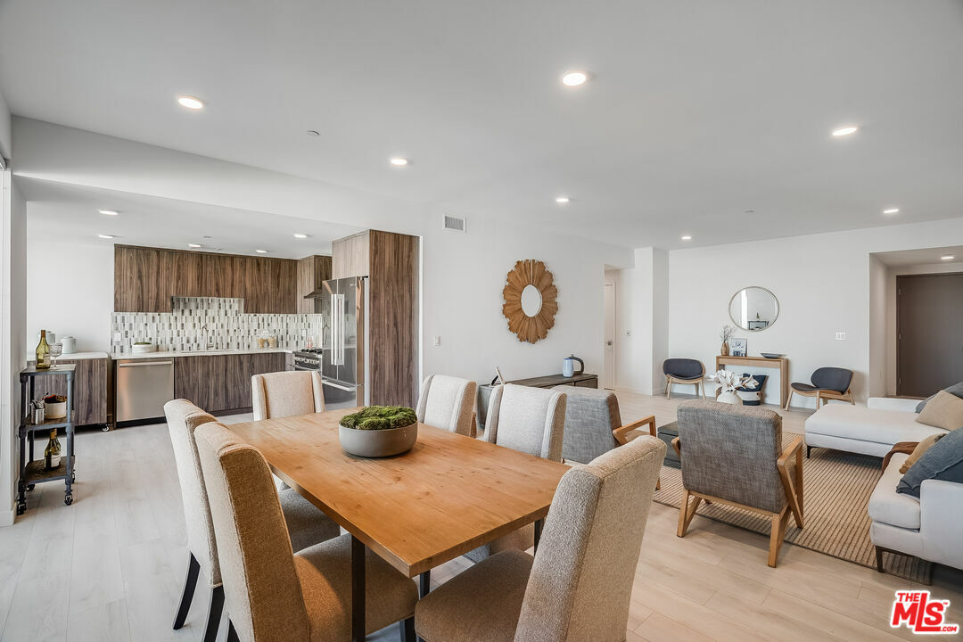 Property Photo: 1021 S Shenandoah St CA 90035