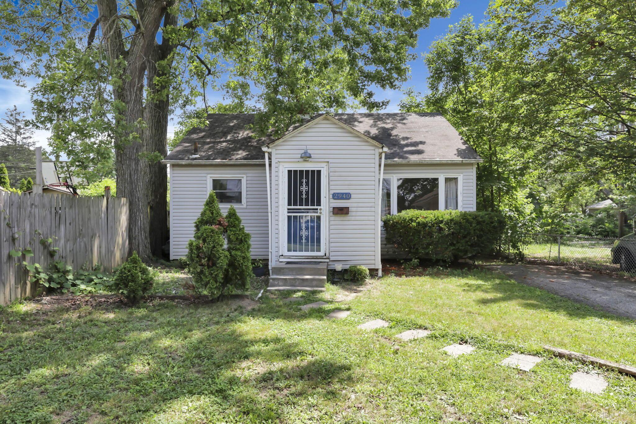 Property Photo: 2940 Hiawatha Street OH 43224
