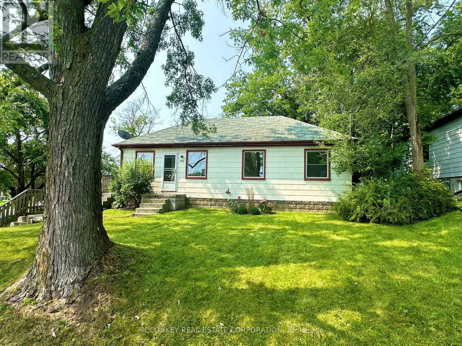 Property Photo: 1033 Western Avenue ON K9J 5W5