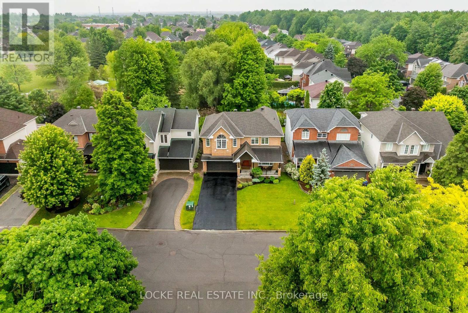 Property Photo: 5845 Gladewoods Place ON K1W 1G6