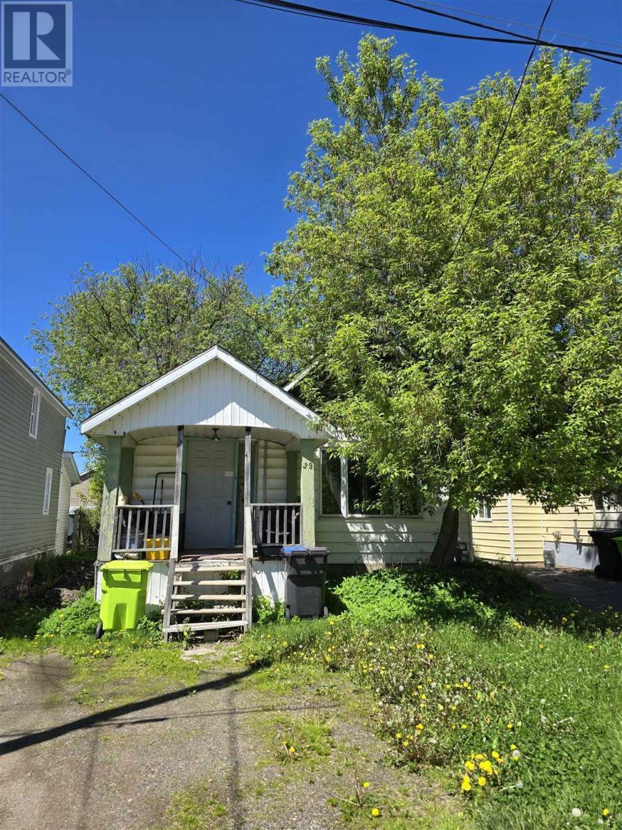 Property Photo:  39 Grosvenor Ave  ON P6B 2L8 