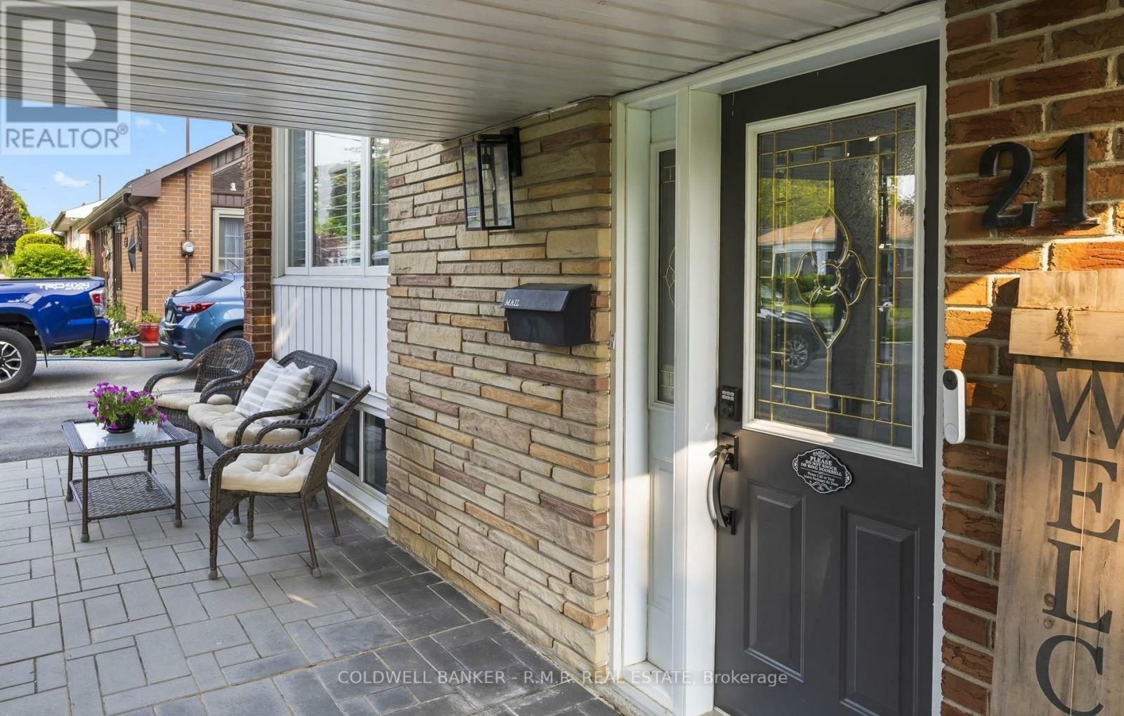 Property Photo: 21 Parkway Crescent ON L1C 1B9