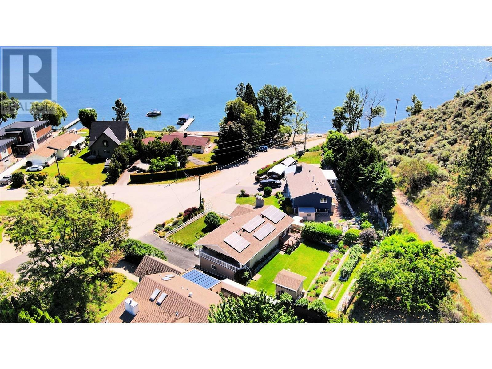 Property Photo: 7509 Higgin Avenue BC V0H 1Z6