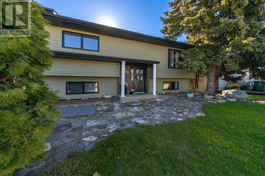 Property Photo: 87 3 Street SK S0M 1H0