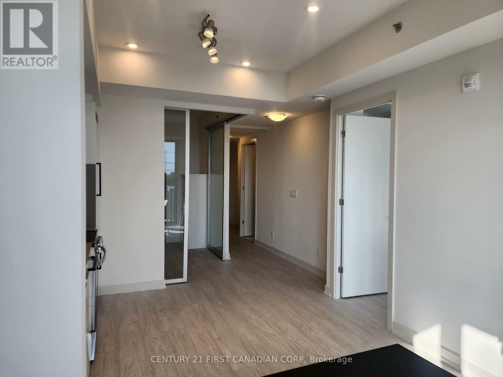Property Photo: 90 South Glen Everest Rd Road East 422 ON M1N 0C3