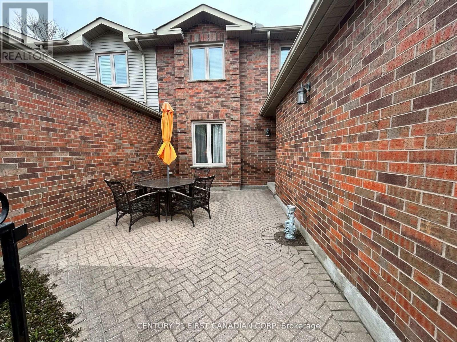 Property Photo: 70 Sunnyside Drive 28 ON N5X 3W4