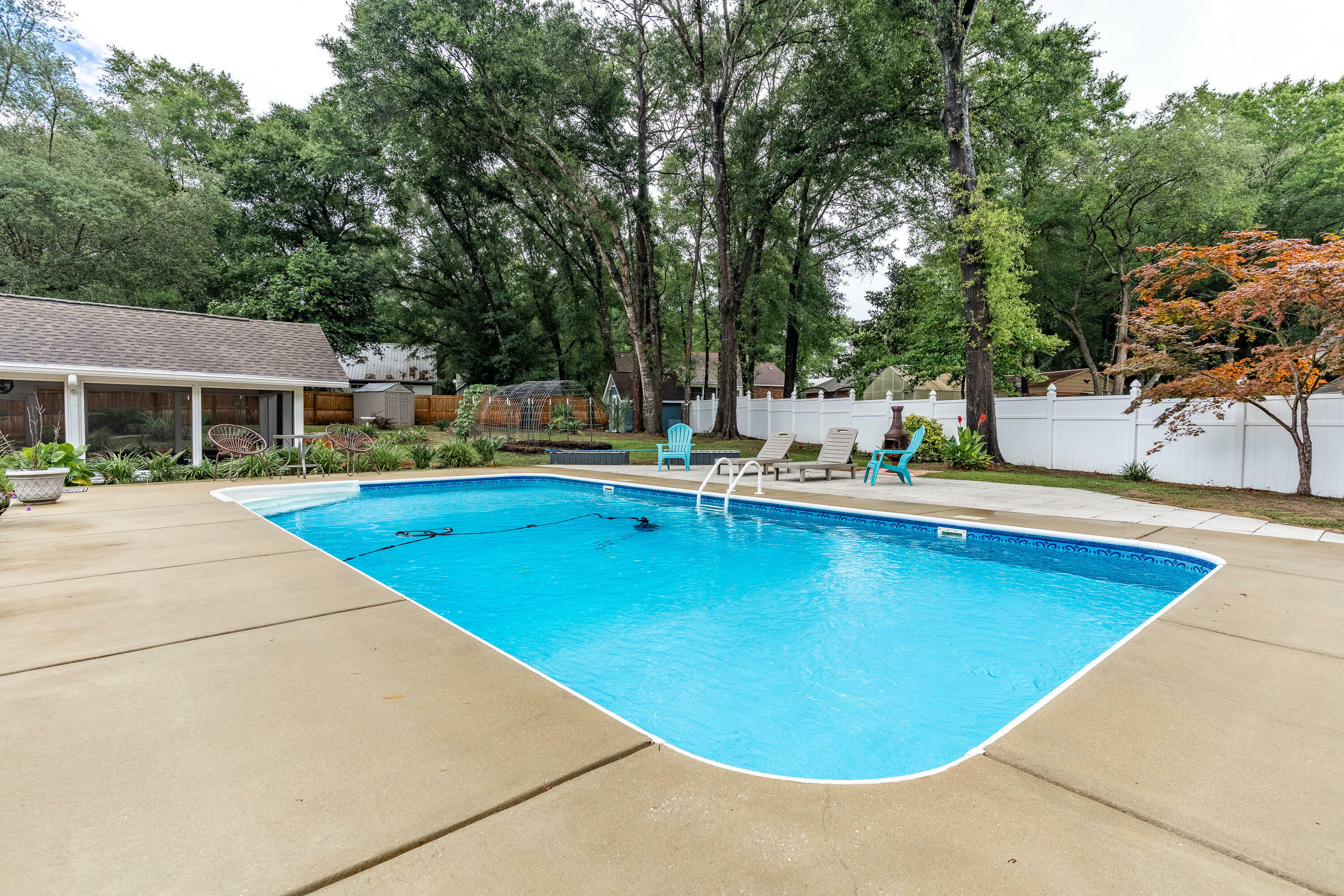Property Photo: 206 Juniper Court FL 32539