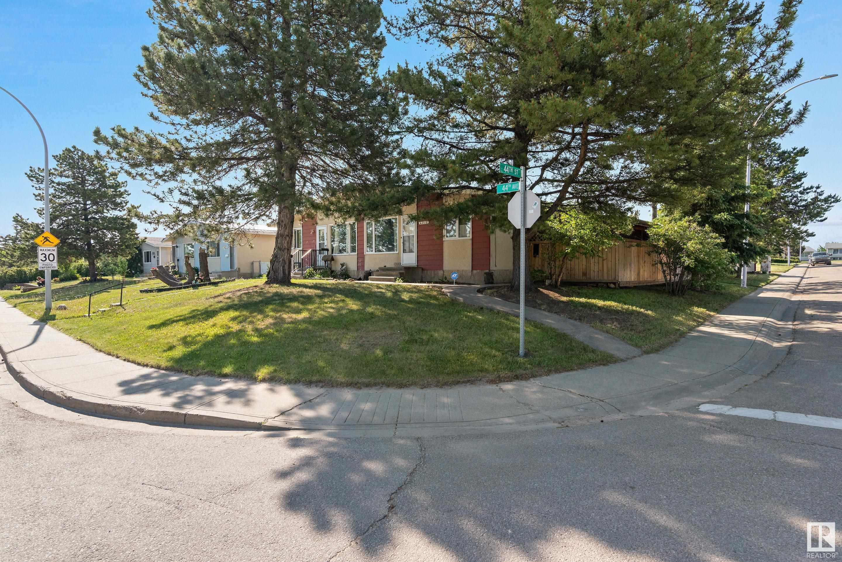 Photo de la propriété: 4318 44 Avenue AB T7Z 1J3
