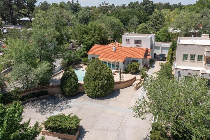 Property Photo: 805 Ridgecrest Drive SE NM 87108