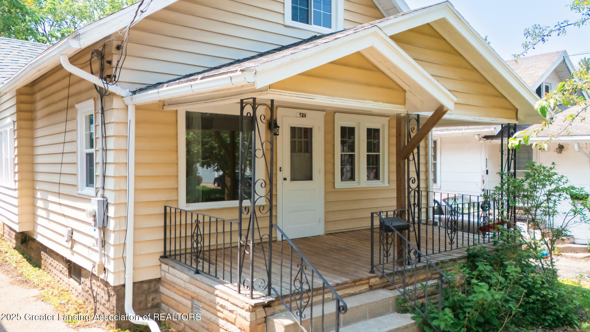 Property Photo: 523 N Fairview Avenue MI 48912