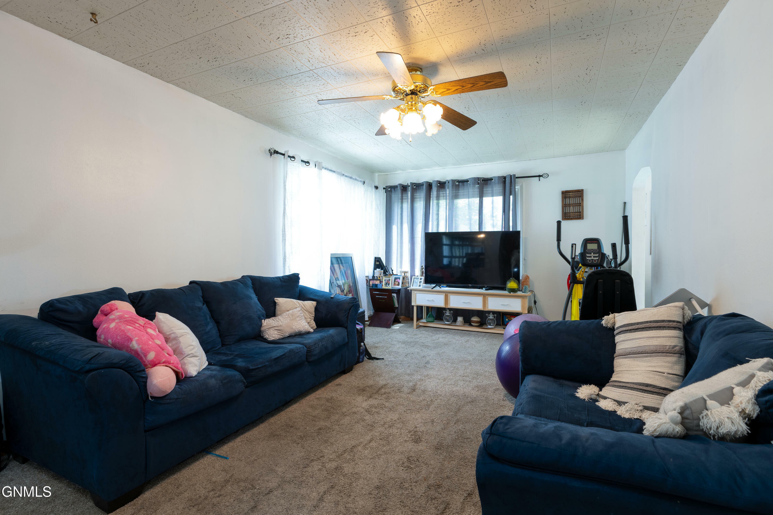 Property Photo: 301 6th Avenue NW ND 58554