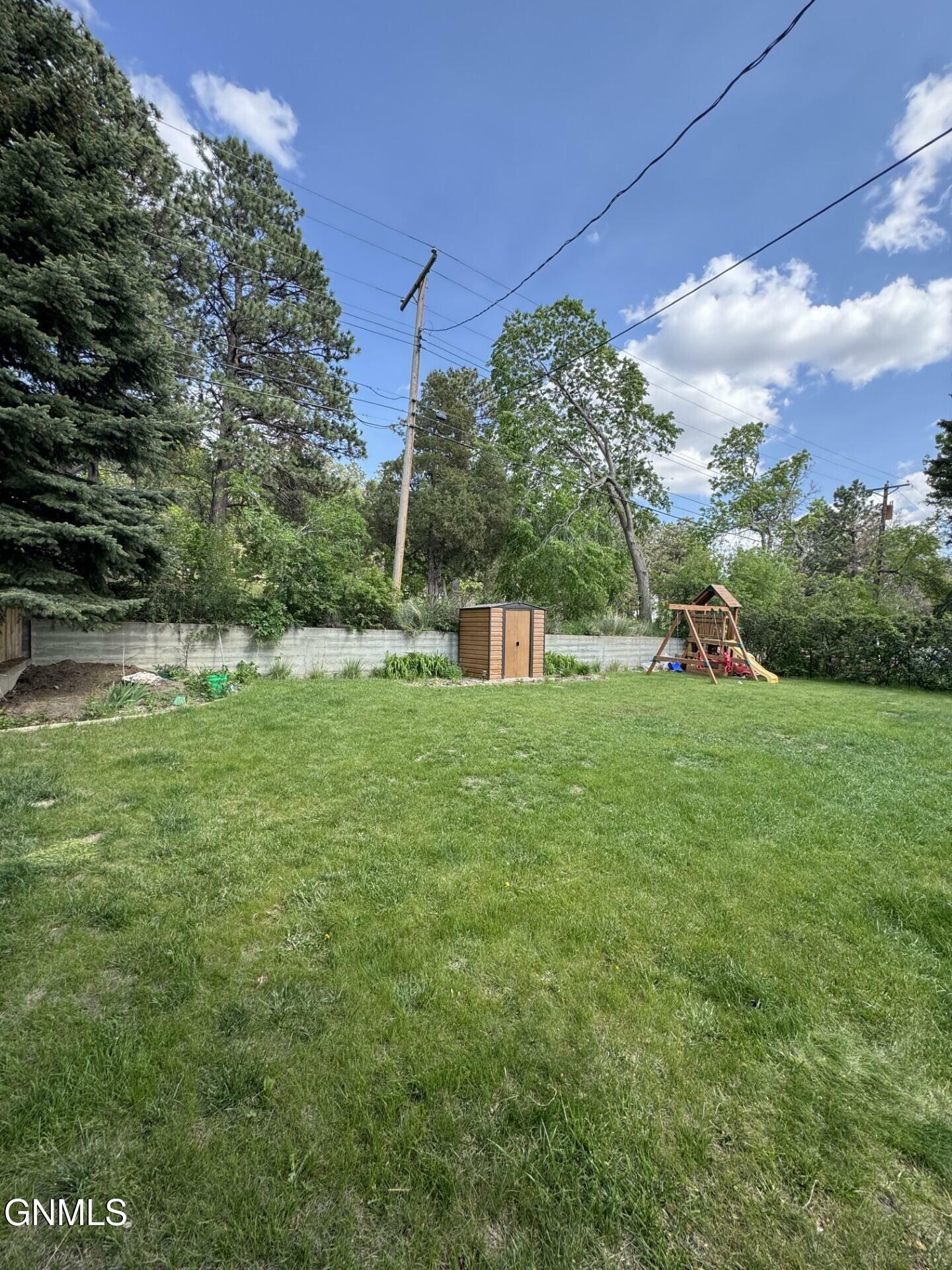 Property Photo: 926 7th Avenue W ND 58601
